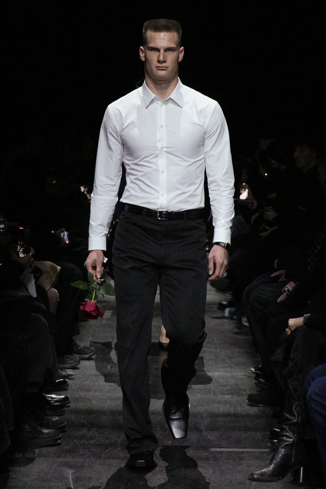 Balenciaga Automne 2025 introduit un nouveau standard plus accessible