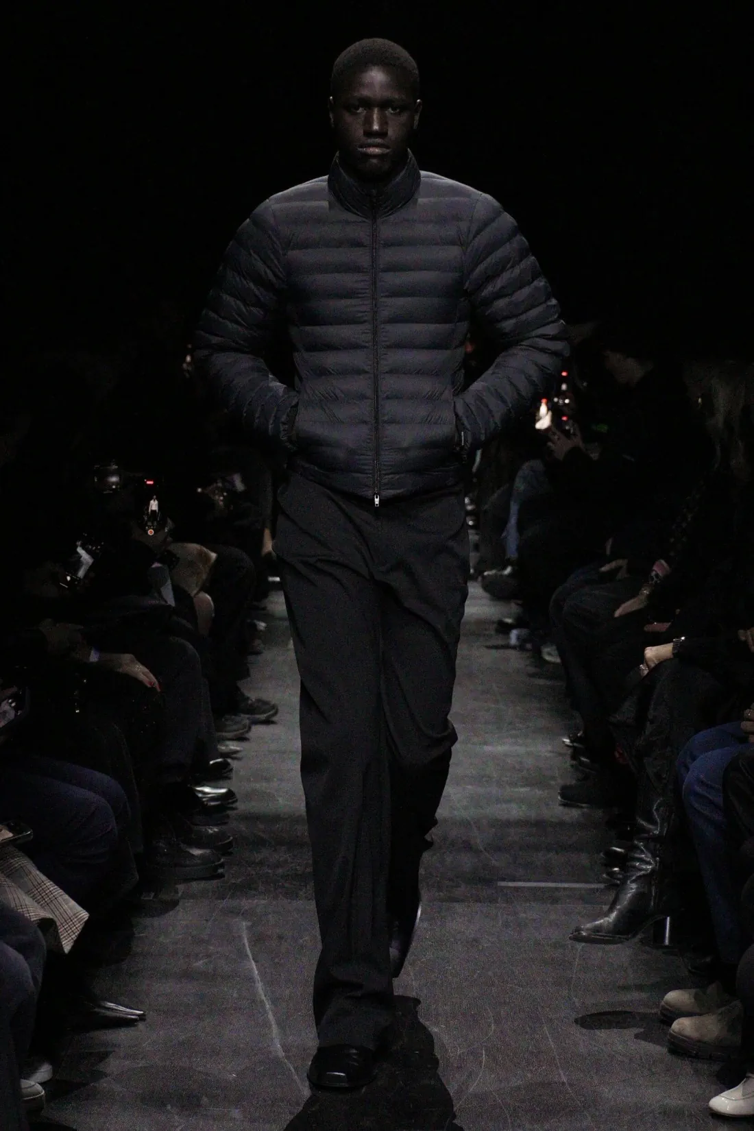 Balenciaga Automne 2025 introduit un nouveau standard plus accessible