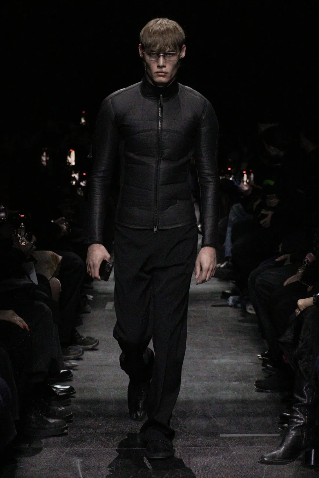 Balenciaga Automne 2025 introduit un nouveau standard plus accessible