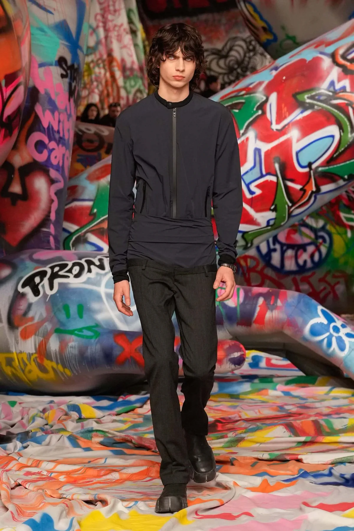 La collection Automne 2025 de Glenn Martens pour Diesel réinvente avec audace la mode masculine avant-gardiste