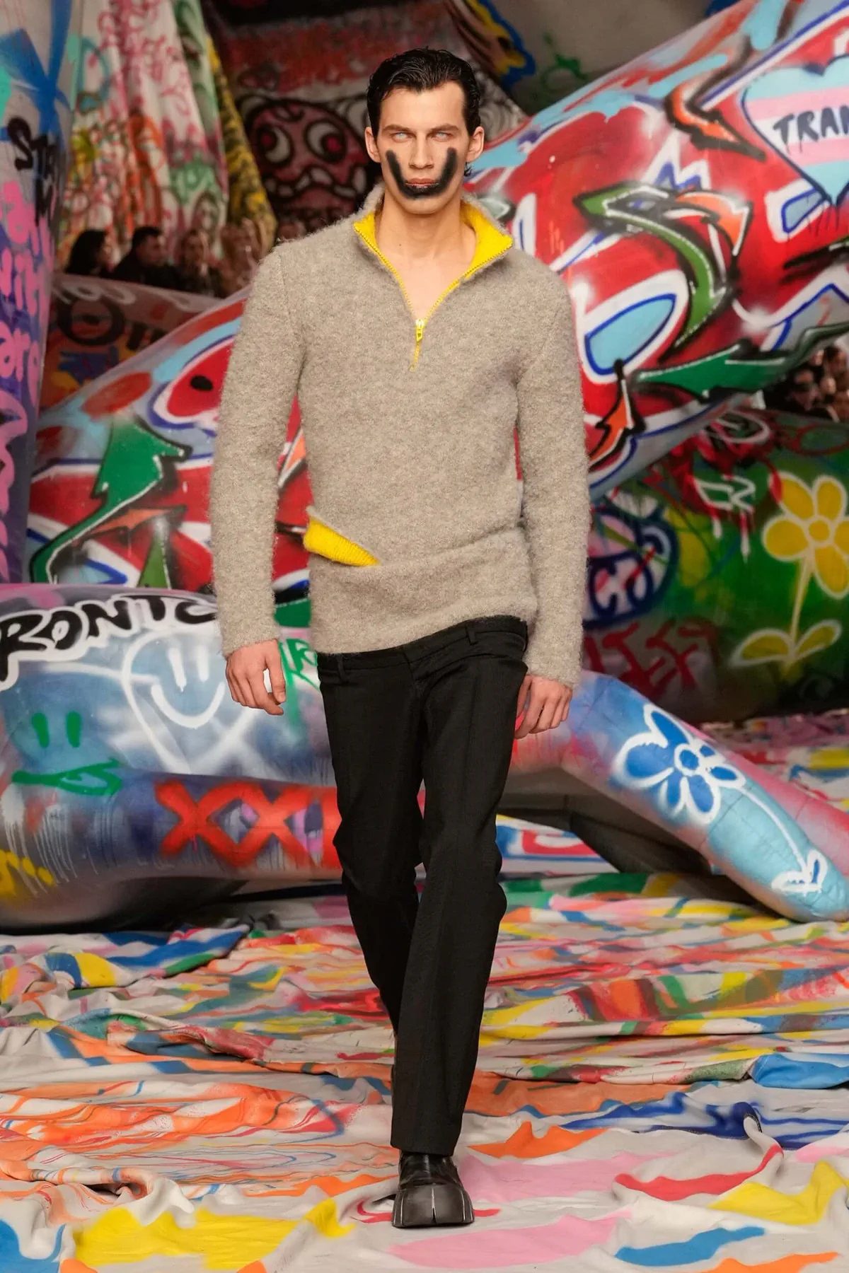 La collection Automne 2025 de Glenn Martens pour Diesel réinvente avec audace la mode masculine avant-gardiste