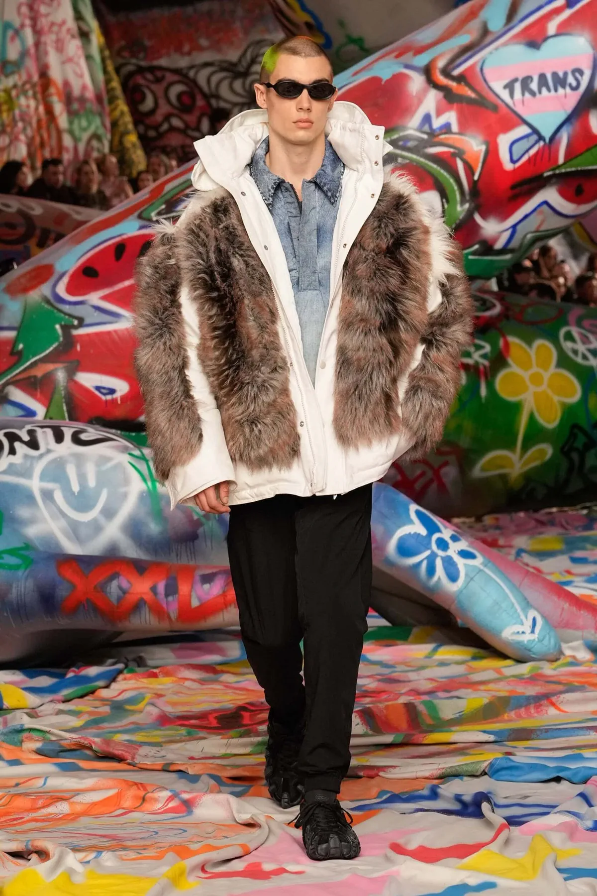 La collection Automne 2025 de Glenn Martens pour Diesel réinvente avec audace la mode masculine avant-gardiste