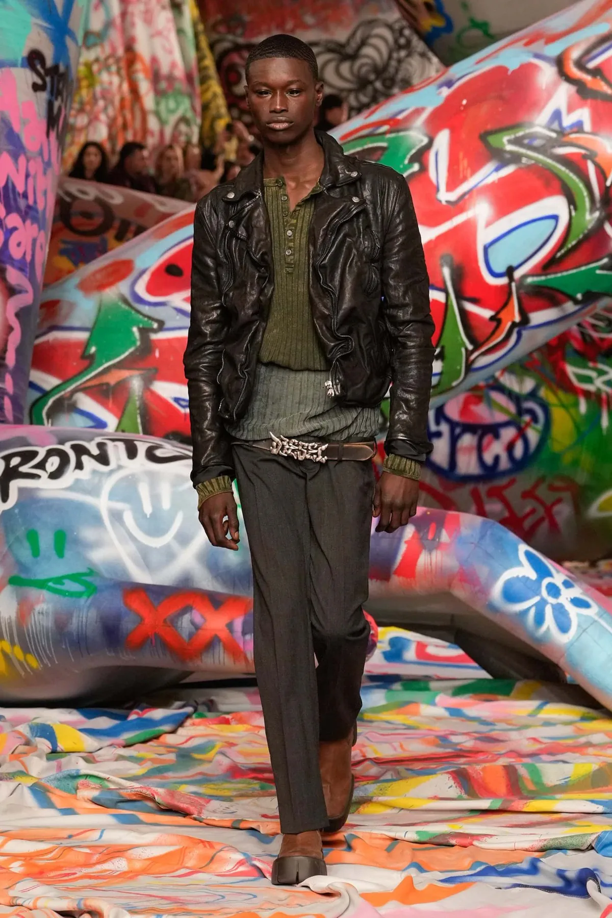 La collection Automne 2025 de Glenn Martens pour Diesel réinvente avec audace la mode masculine avant-gardiste