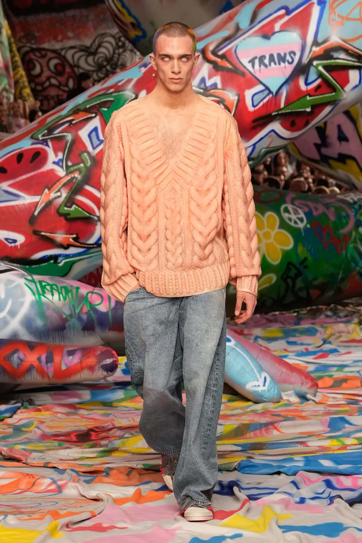 La collection Automne 2025 de Glenn Martens pour Diesel réinvente avec audace la mode masculine avant-gardiste