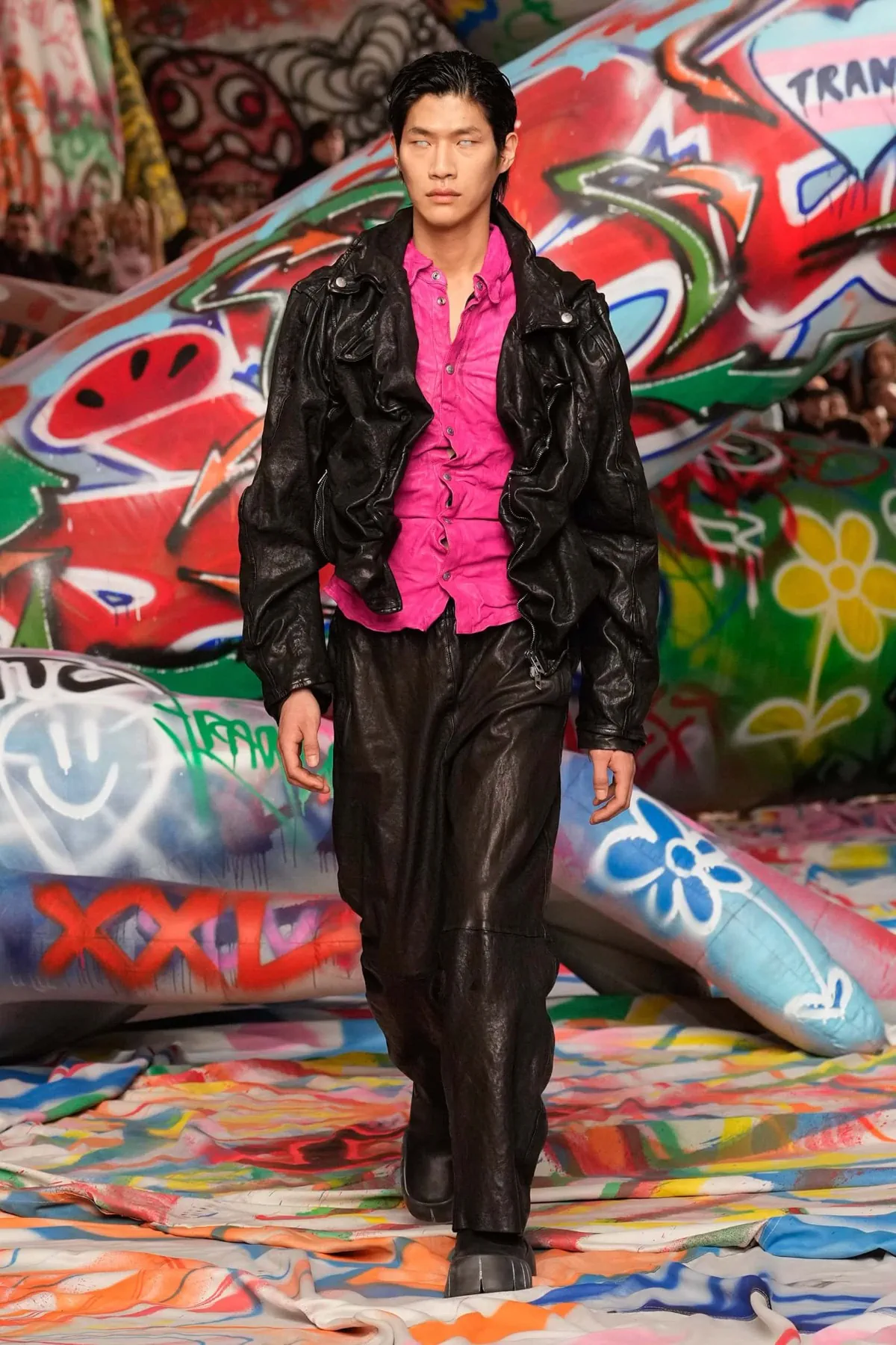 La collection Automne 2025 de Glenn Martens pour Diesel réinvente avec audace la mode masculine avant-gardiste