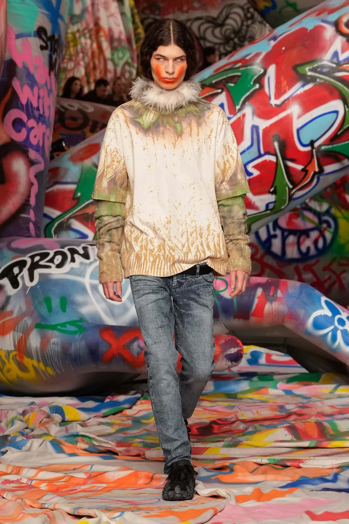 La collection Automne 2025 de Glenn Martens pour Diesel réinvente avec audace la mode masculine avant-gardiste