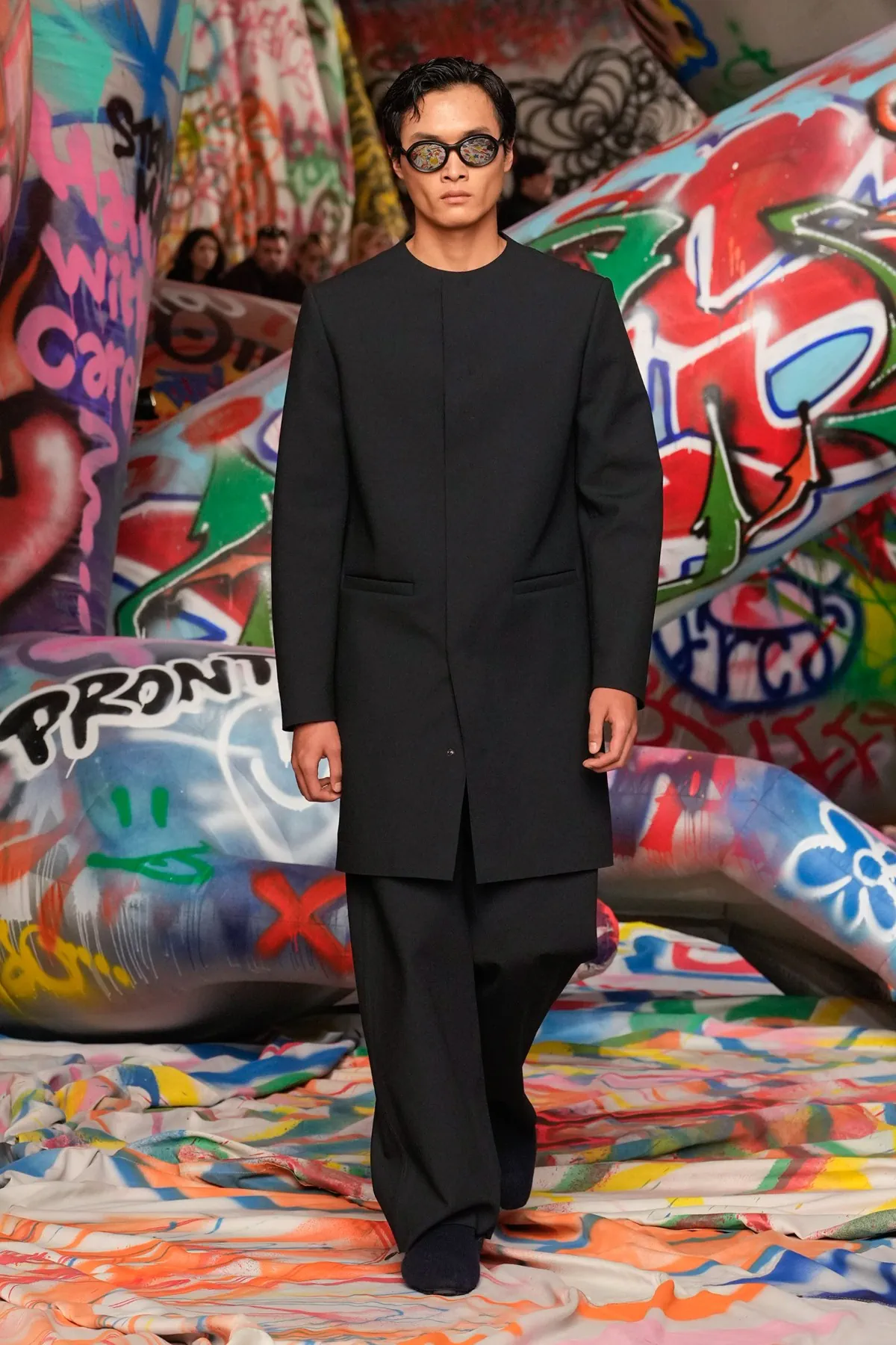 La collection Automne 2025 de Glenn Martens pour Diesel réinvente avec audace la mode masculine avant-gardiste