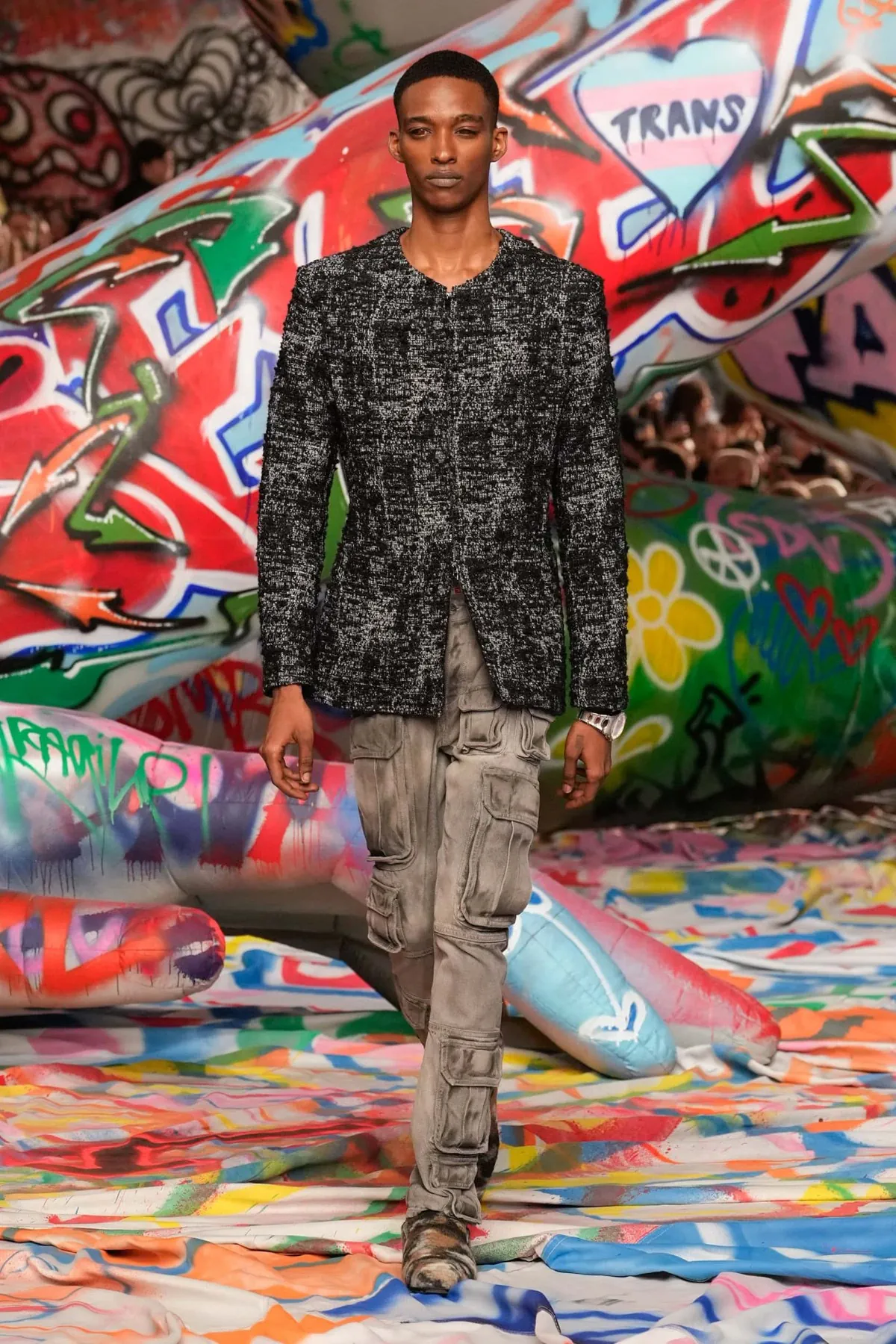 La collection Automne 2025 de Glenn Martens pour Diesel réinvente avec audace la mode masculine avant-gardiste