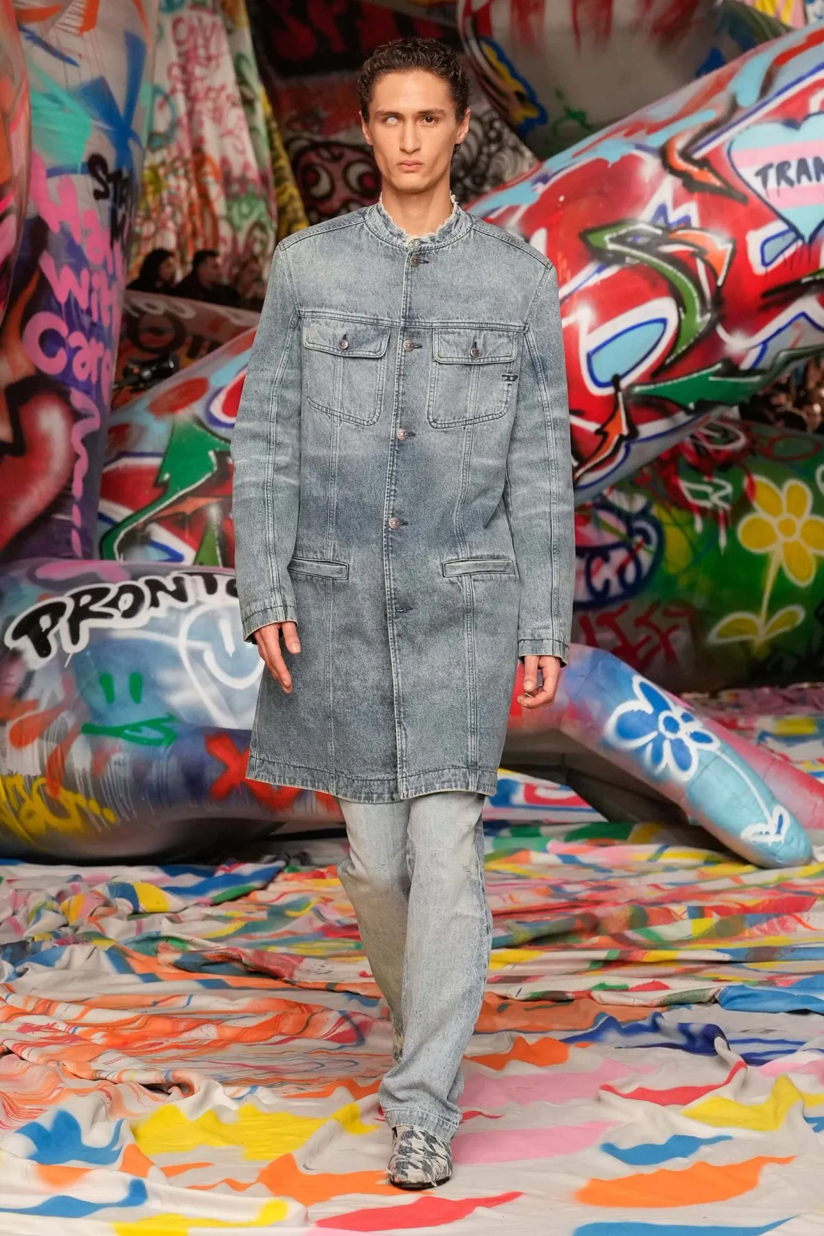 La collection Automne 2025 de Glenn Martens pour Diesel réinvente avec audace la mode masculine avant-gardiste