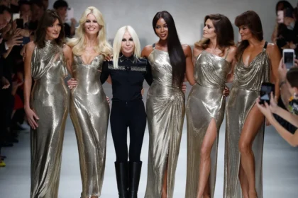Donatella Versace quitte ses fonctions et Dario Vitale prend la direction artistique de la marque