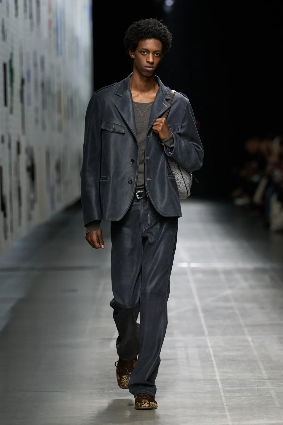 La collection Homme Automne 2025 d'Etro met en avant des motifs audacieux dans une modernité épurée