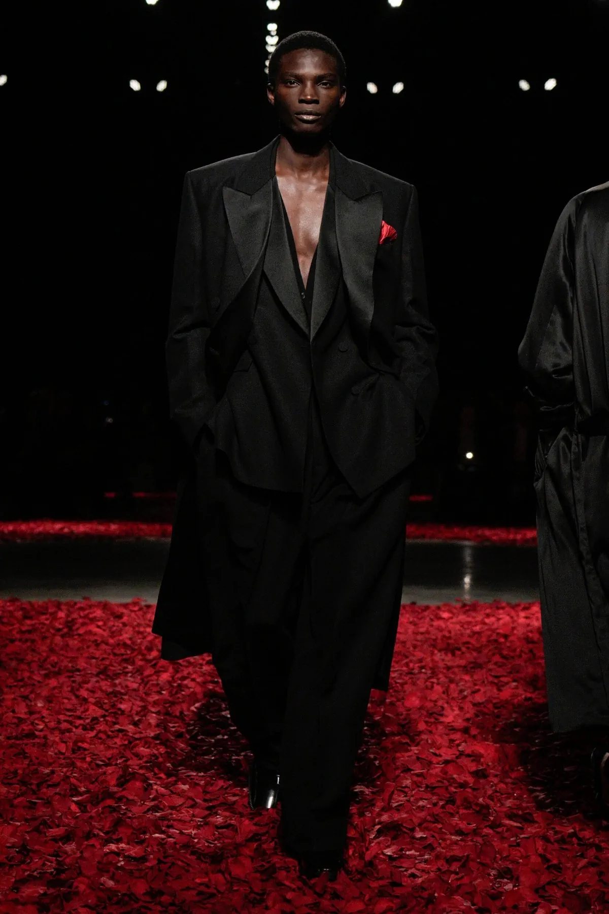 Ferragamo Automne 2025 : drame discret et élégance fonctionnelle