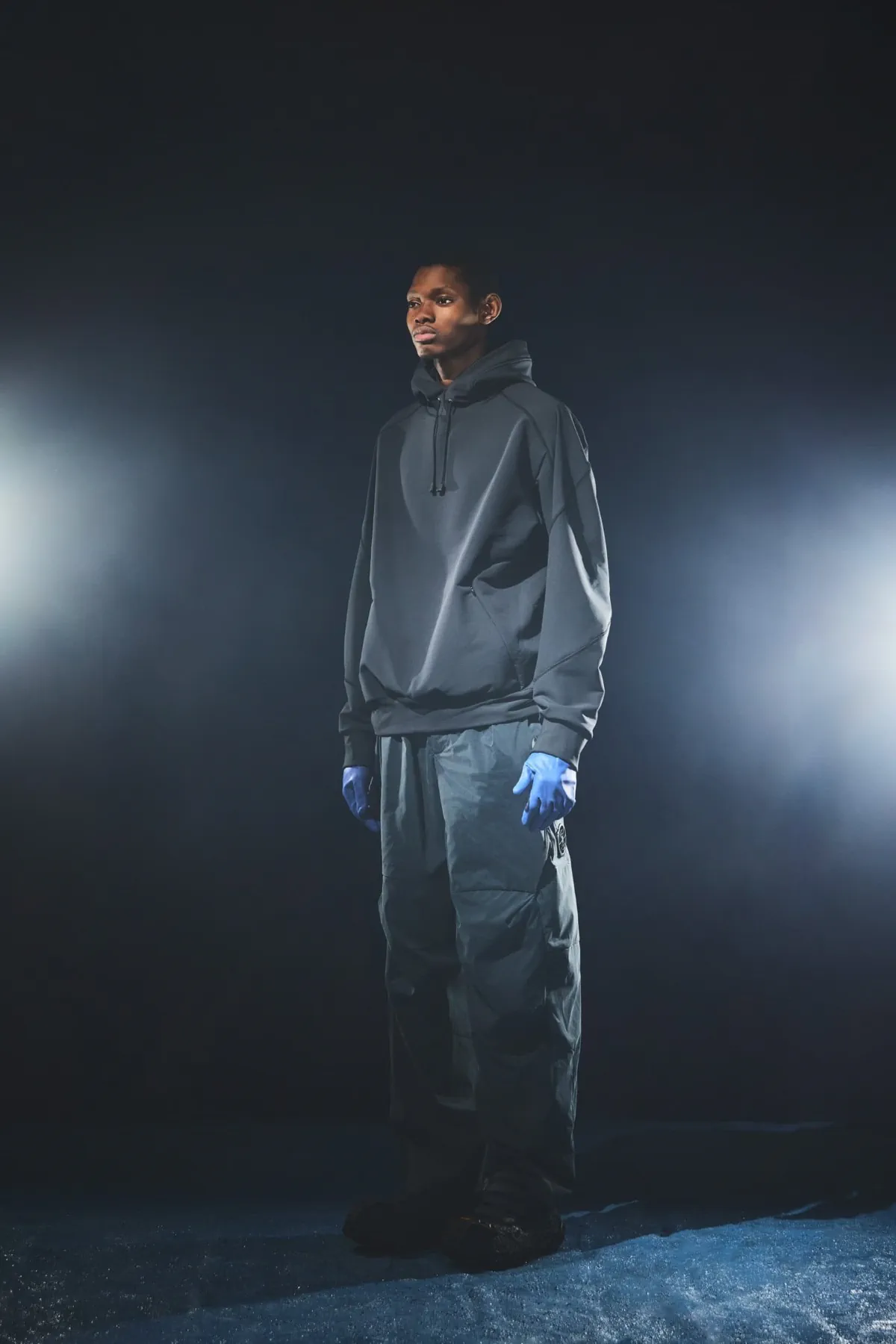 La collection automne 2025 de HIDESIGN prépare l'humanité à un avenir climatique incertain