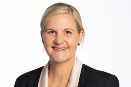 Kirsty Coventry devient la première femme à diriger le CIO