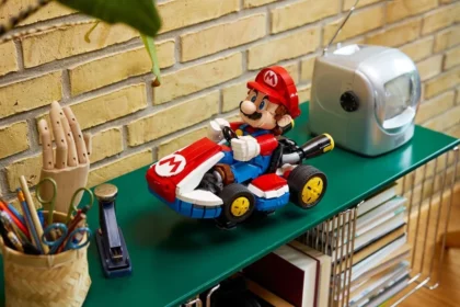 L'ensemble LEGO Super Mario Kart fait revivre la nostalgie des jeux vidéo aux constructeurs adultes