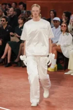 Lacoste Fall Winter 2025 Paris Fashion Week 1 La collection Automne 2025 de LACOSTE s'inspire du côté le plus glamour de René Lacoste