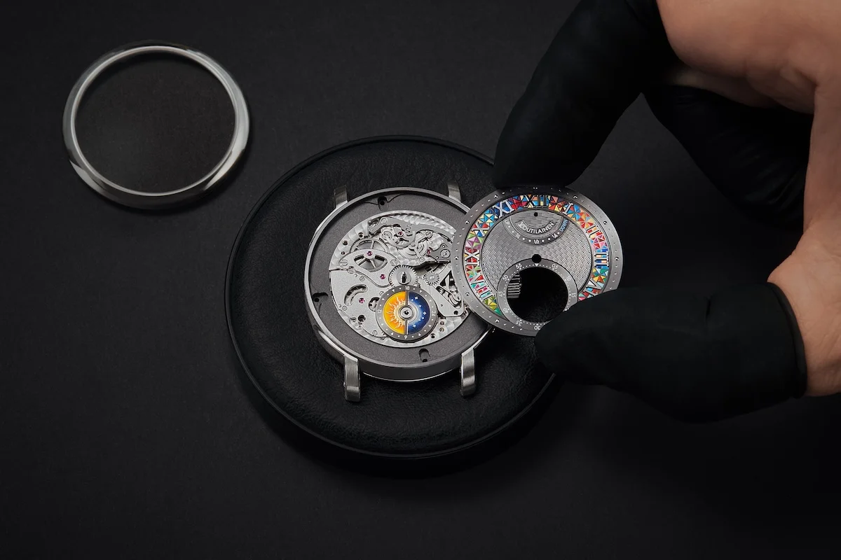 Louis Vuitton LVKV 02 GMR 6 x Kari Voutilainen 0 La Louis Vuitton LVKV-02 GMR 6 de Kari Voutilainen ouvre de nouveaux horizons à la montre de voyage