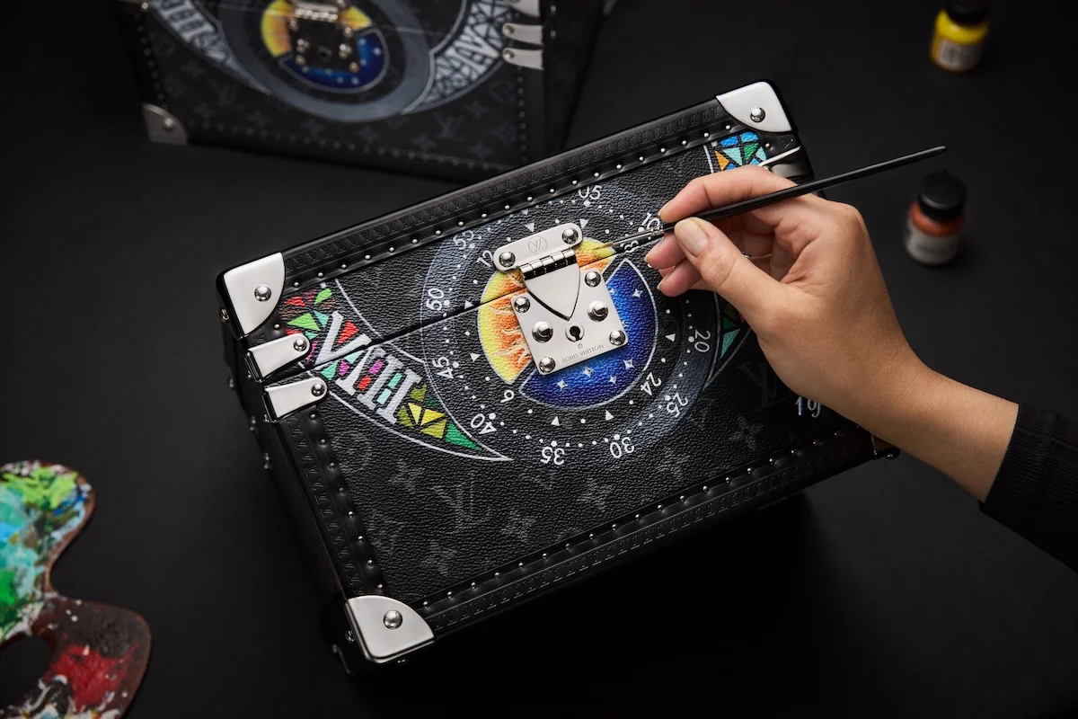 Louis Vuitton LVKV 02 GMR 6 x Kari Voutilainen 6 La Louis Vuitton LVKV-02 GMR 6 de Kari Voutilainen ouvre de nouveaux horizons à la montre de voyage