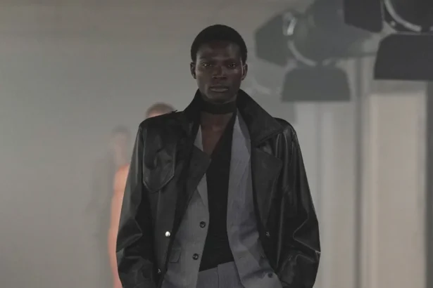 Pour l'automne 2025, Ludovic de Saint Sernin explore le pouvoir, la sensualité et le kink au bureau