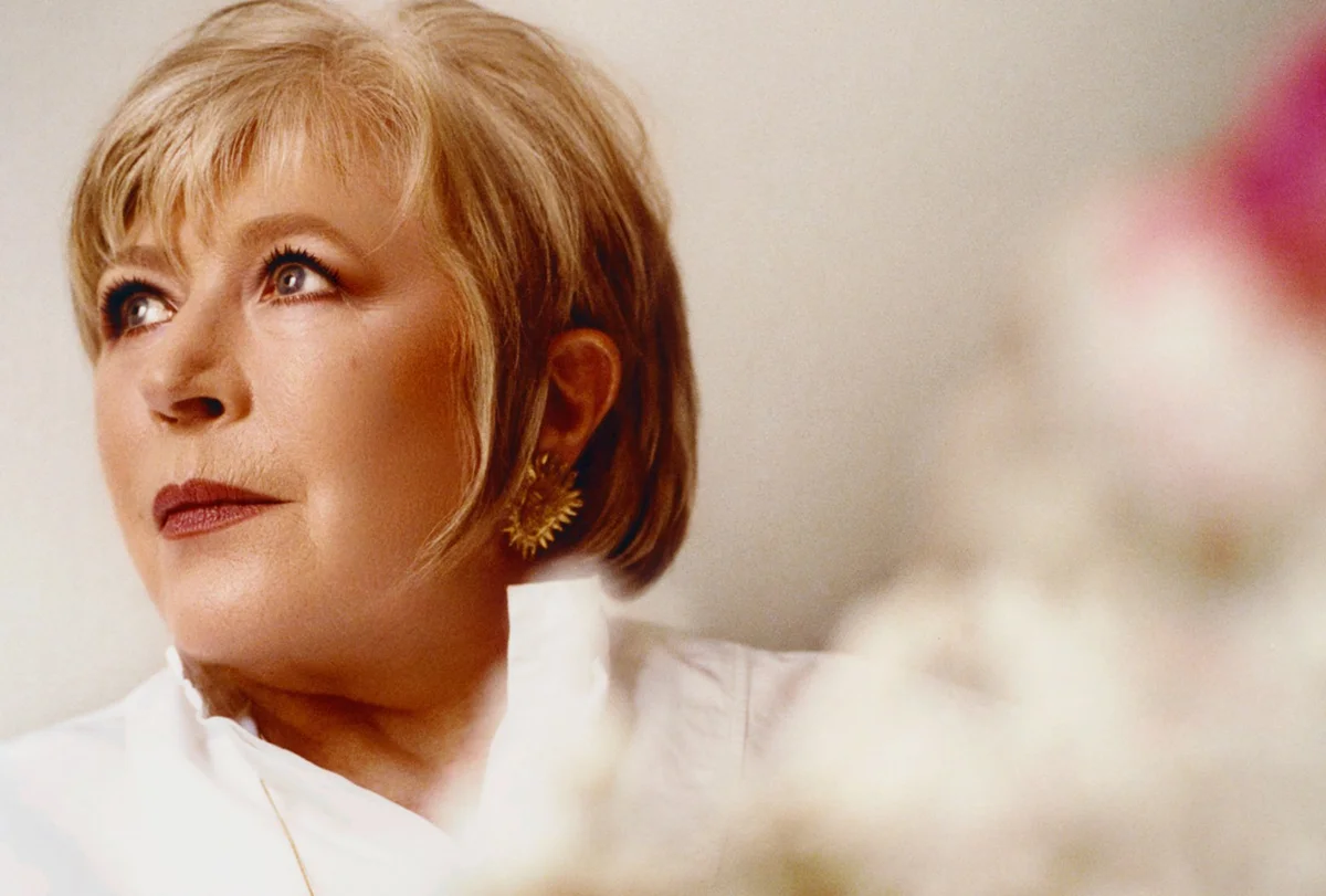 Marianne Faithfull brille de mille feux dans sa dernière sortie, « Burning Moonlight »