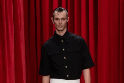 La collection Automne 2025 de Marine Serre incarne le raffinement rebelle à Paris