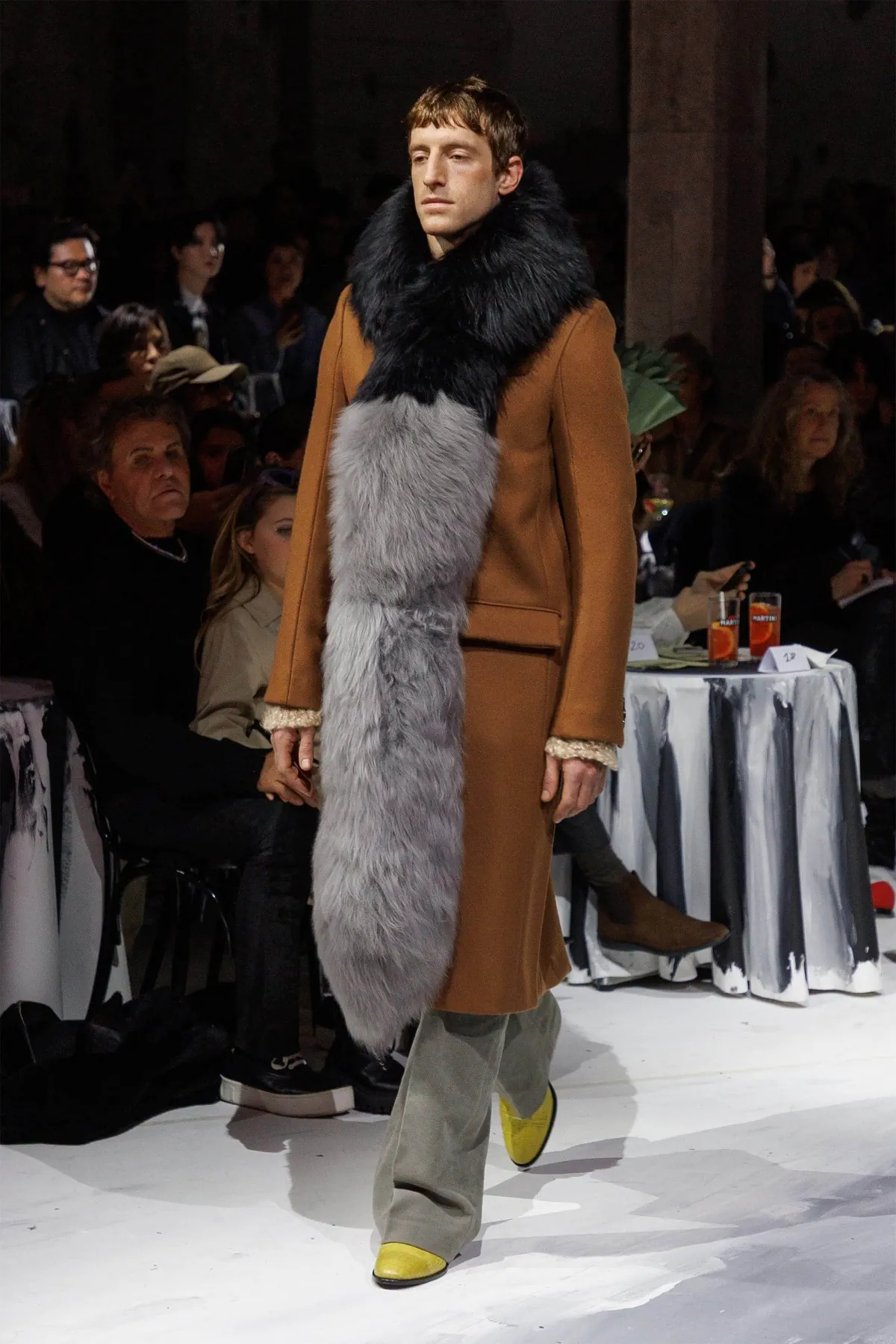 Pour l'automne 2025, Marni apporte art et rébellion dans un cabaret de couleurs