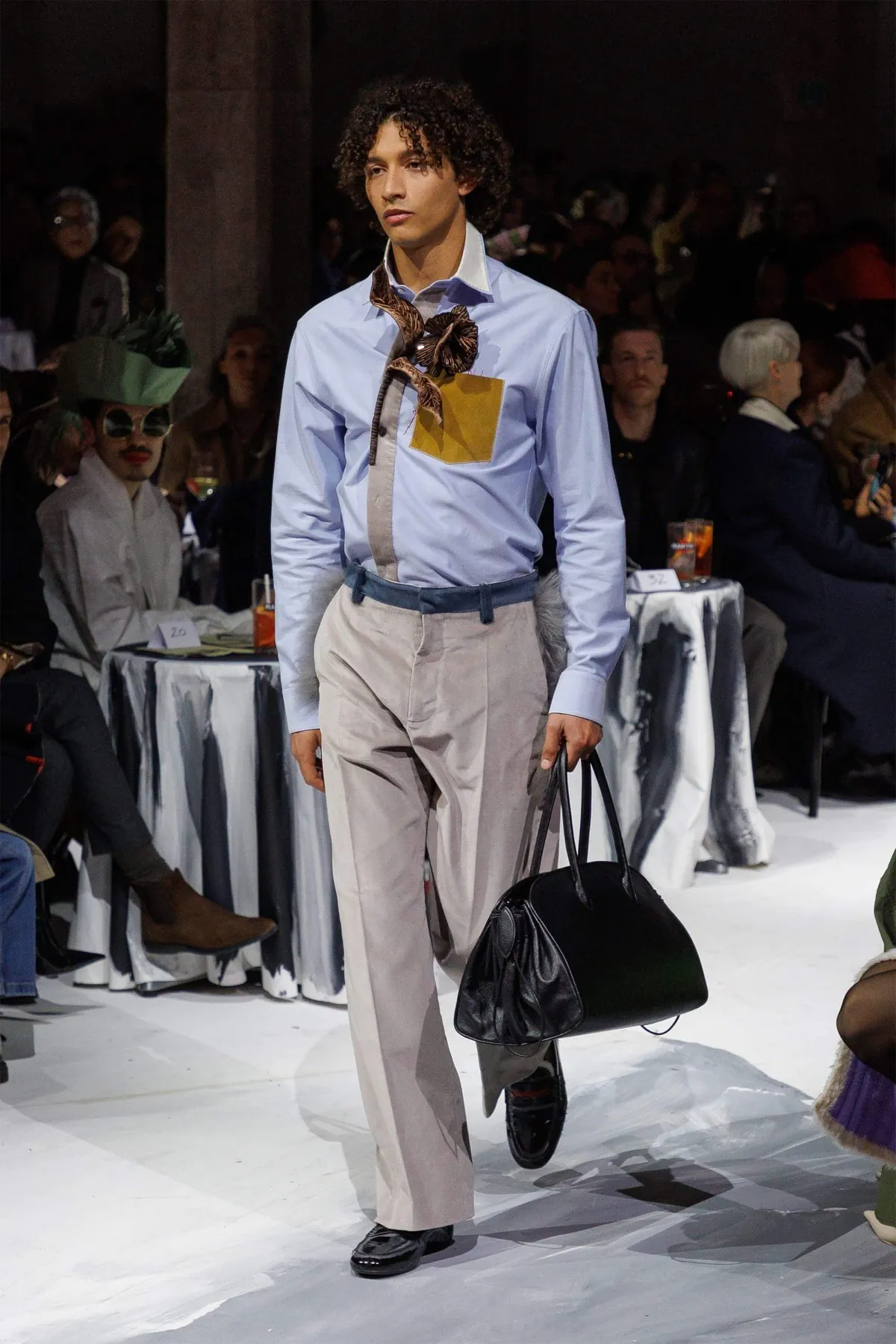 Pour l'automne 2025, Marni apporte art et rébellion dans un cabaret de couleurs