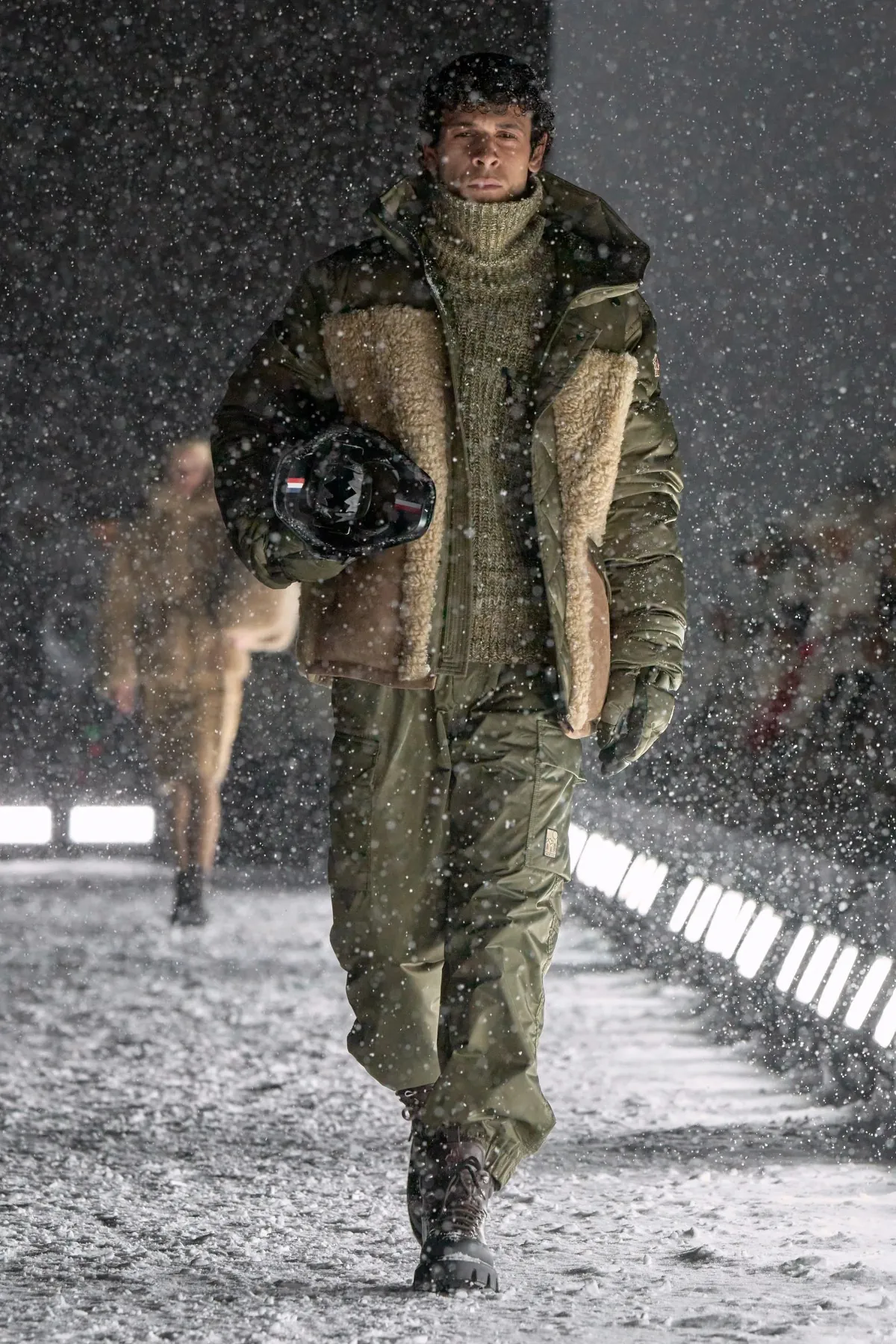 Pour l'automne 2025, Moncler Grenoble réinvente l’élégance technique en haute montagne