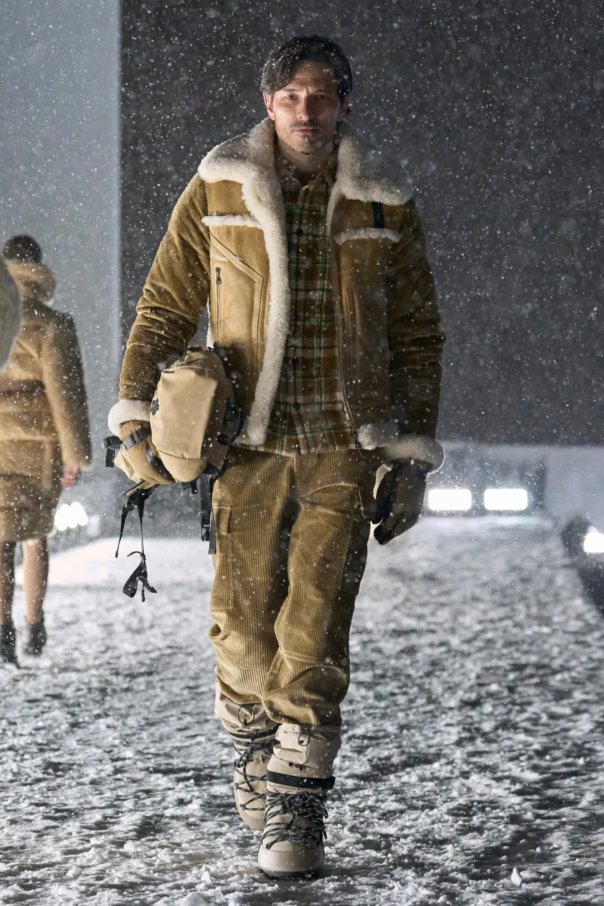 Pour l'automne 2025, Moncler Grenoble réinvente l’élégance technique en haute montagne
