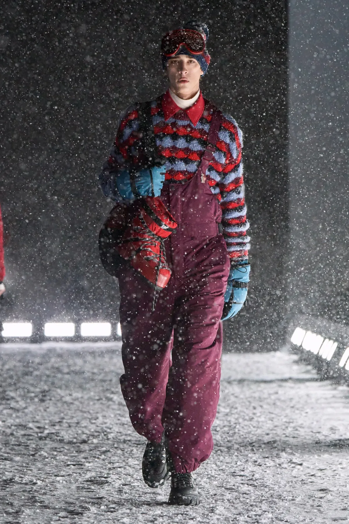 Pour l'automne 2025, Moncler Grenoble réinvente l’élégance technique en haute montagne