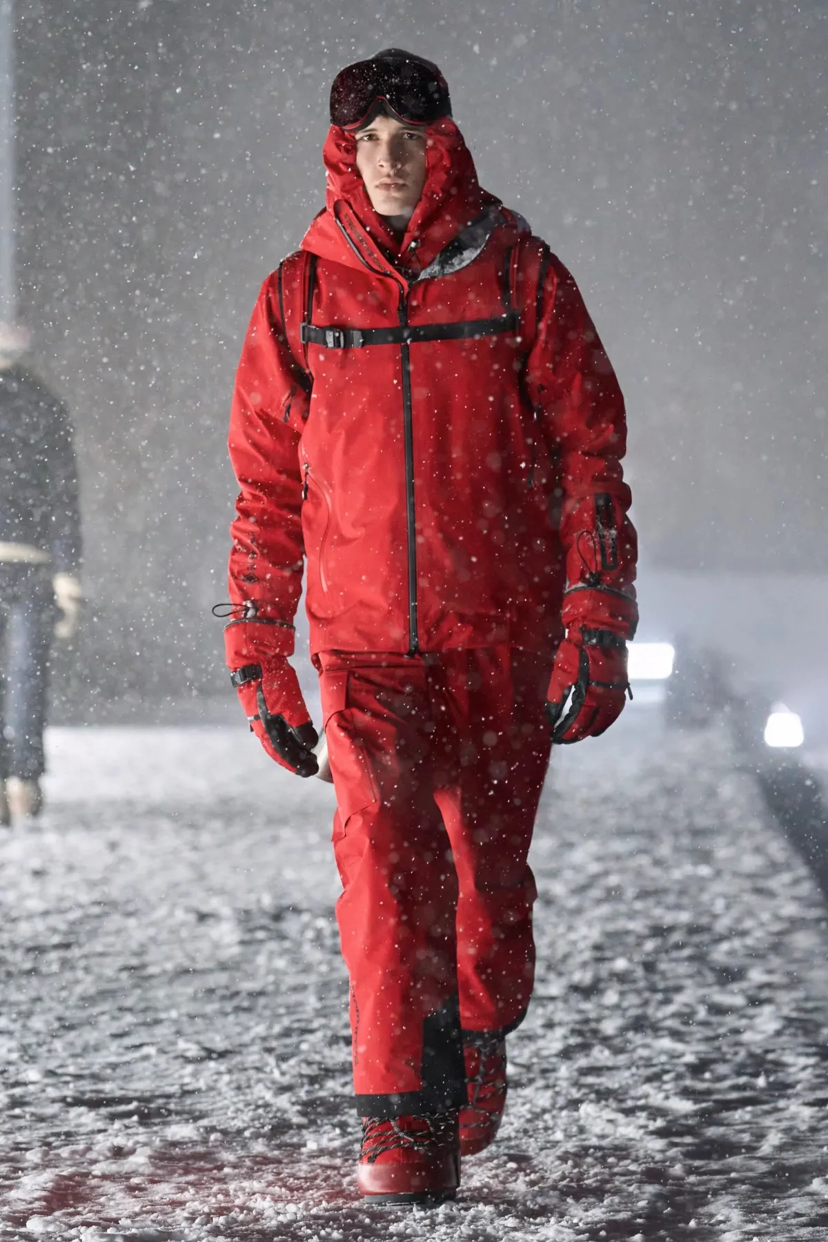 Pour l'automne 2025, Moncler Grenoble réinvente l’élégance technique en haute montagne
