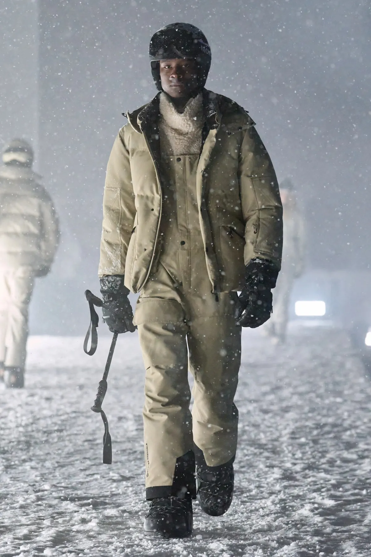 Pour l'automne 2025, Moncler Grenoble réinvente l’élégance technique en haute montagne