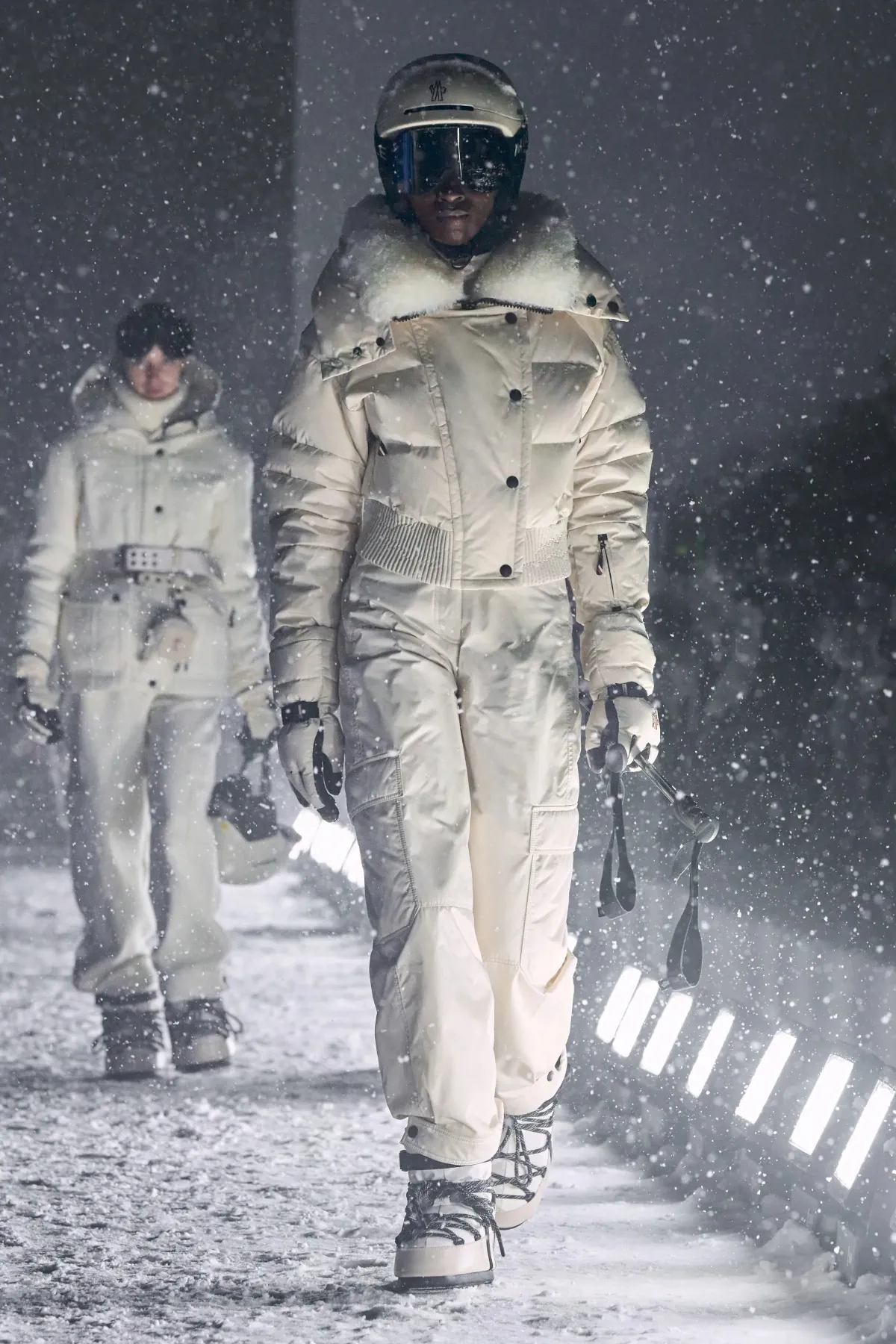 Pour l'automne 2025, Moncler Grenoble réinvente l’élégance technique en haute montagne