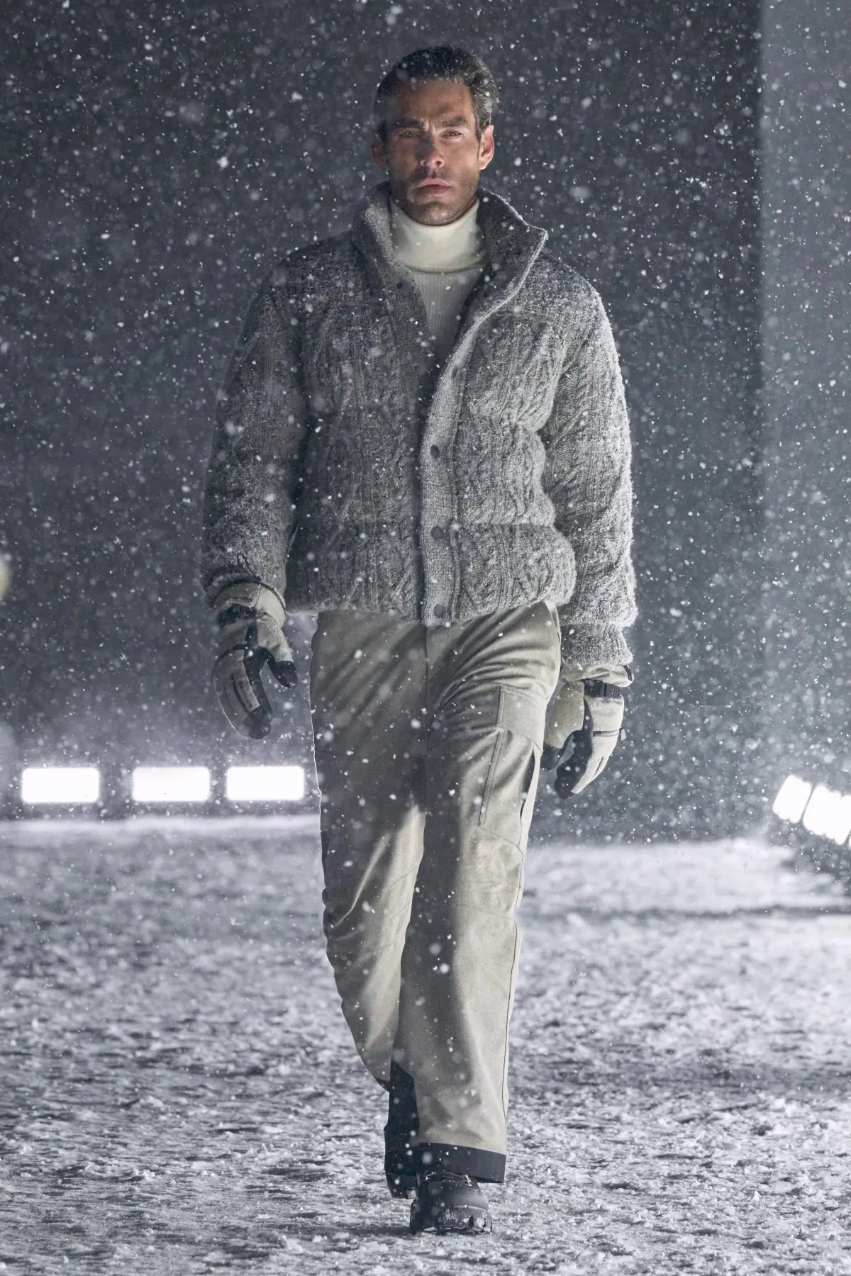 Pour l'automne 2025, Moncler Grenoble réinvente l’élégance technique en haute montagne