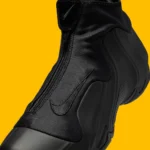 La Nike Air Flightposite One « Triple Black » revient avec un look élégant entièrement noir