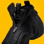 La Nike Air Flightposite One « Triple Black » revient avec un look élégant entièrement noir