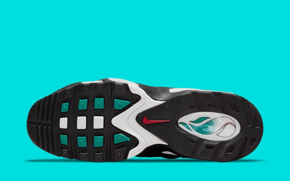Nike Air Griffey Max 1 Freshwater 5 La Nike Air Griffey Max 1 « Freshwater » fait son grand retour en 2025