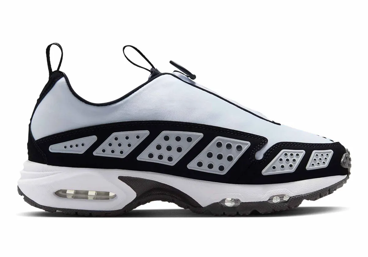 La Nike Air Max Sunder « Panda » offre à la silhouette classique un relooking monochrome