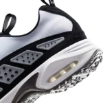 La Nike Air Max Sunder « Panda » offre à la silhouette classique un relooking monochrome