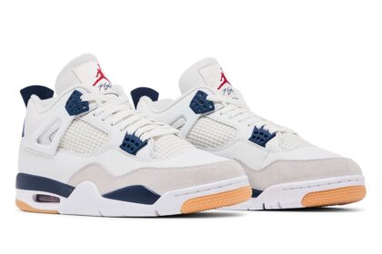 La Nike SB x Air Jordan 4 « Navy » sortira en exclusivité dans les magasins de skate en mars 2025