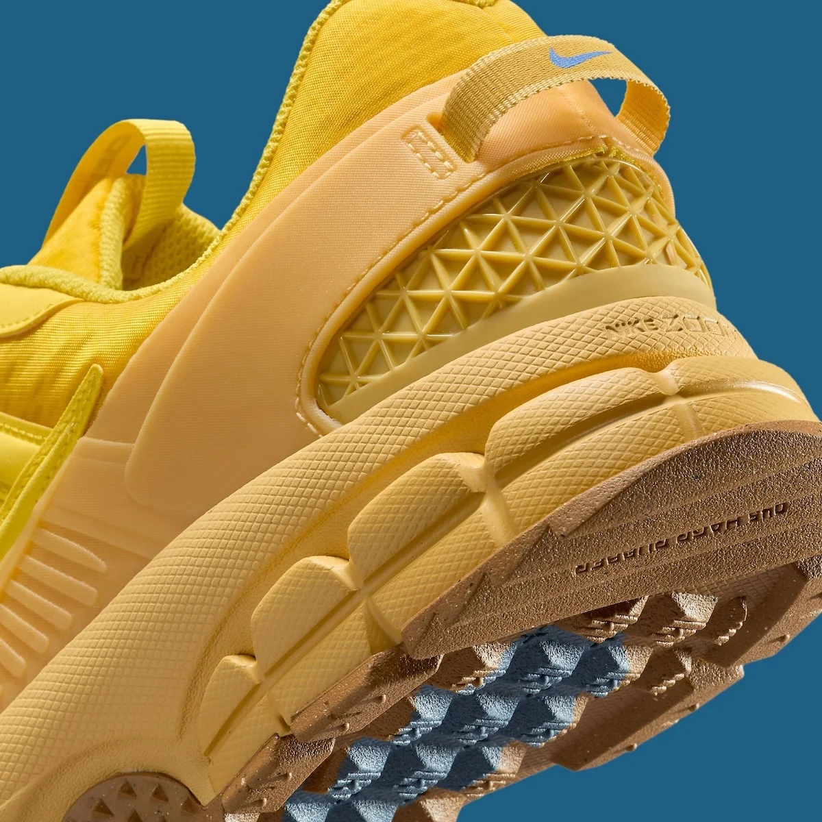 La Nike Zoom Vomero 5 « Lightning » réinvente l'esthétique outdoor avec un coloris ensoleillé