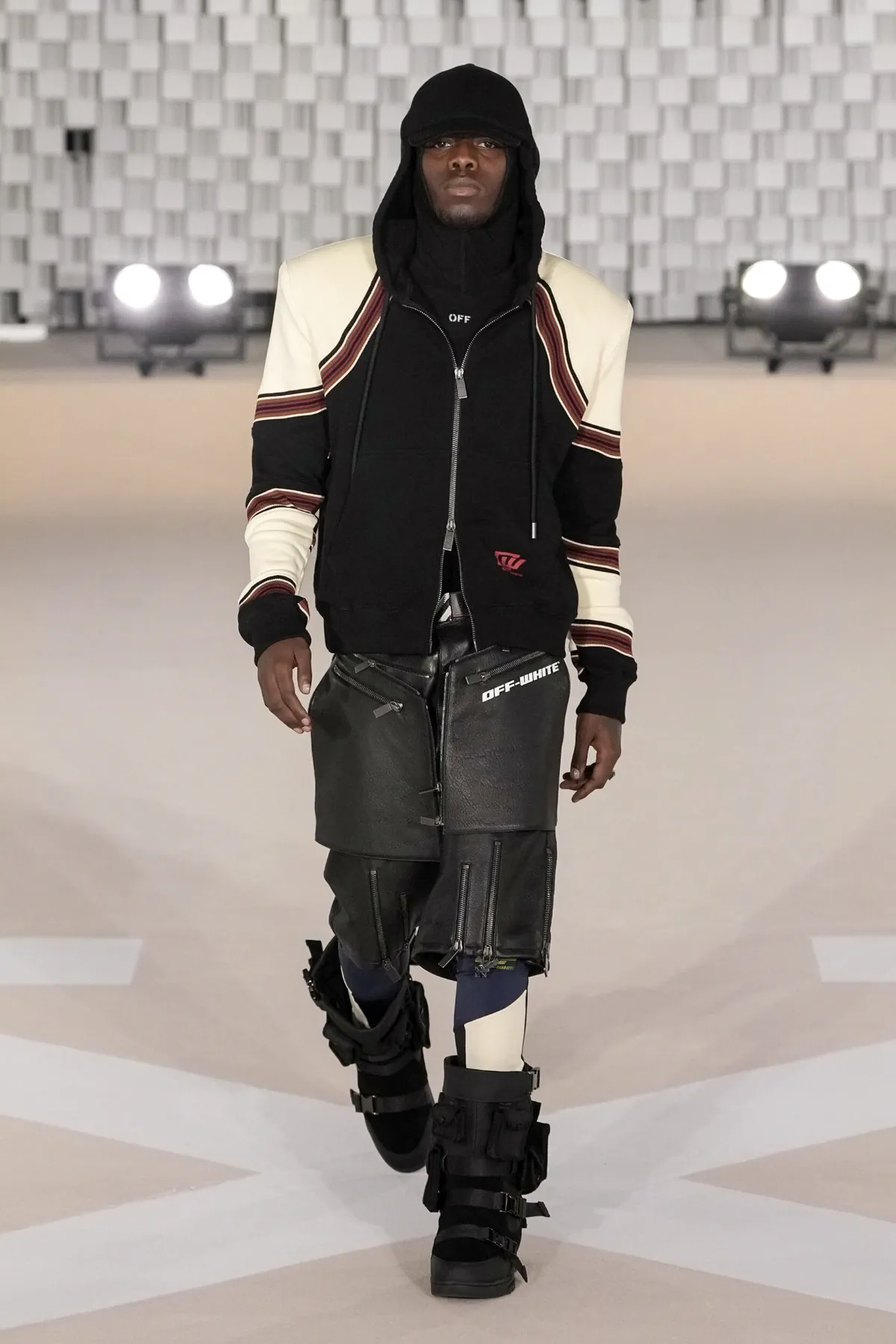 Off-White Automne 2025 transforme les uniformes masculins avec une vision révolutionnaire