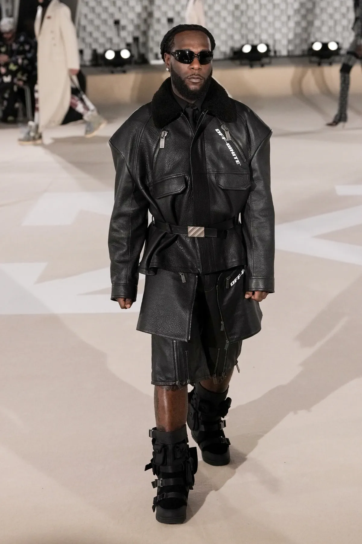 Off-White Automne 2025 transforme les uniformes masculins avec une vision révolutionnaire
