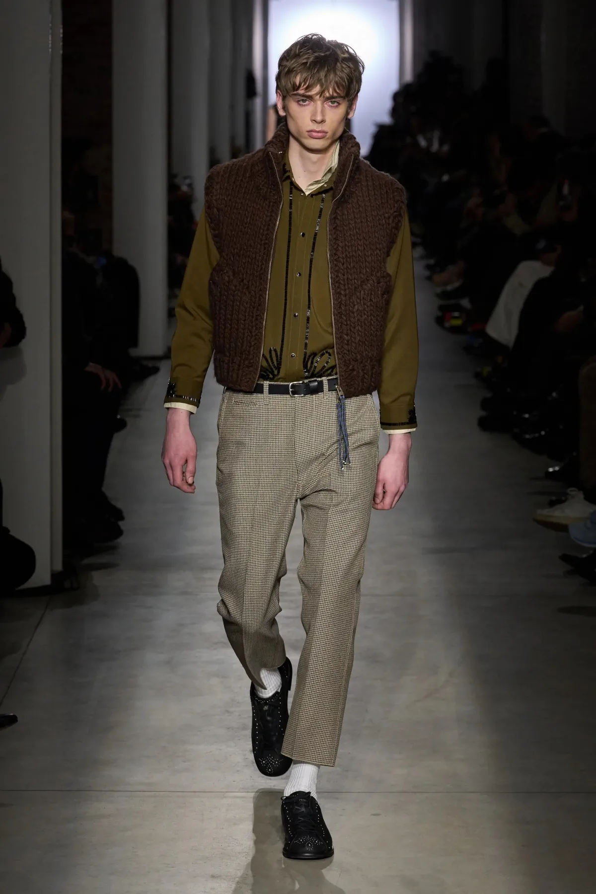 La collection Automne 2025 d'Onitsuka Tiger fait la part belle aux contrastes audacieux et à la rébellion juvénile