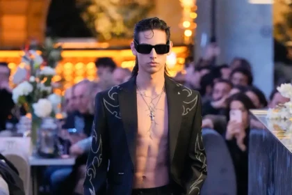 Philipp Plein Automne 2025 canalise la rébellion américaine avec des strass et des frasques