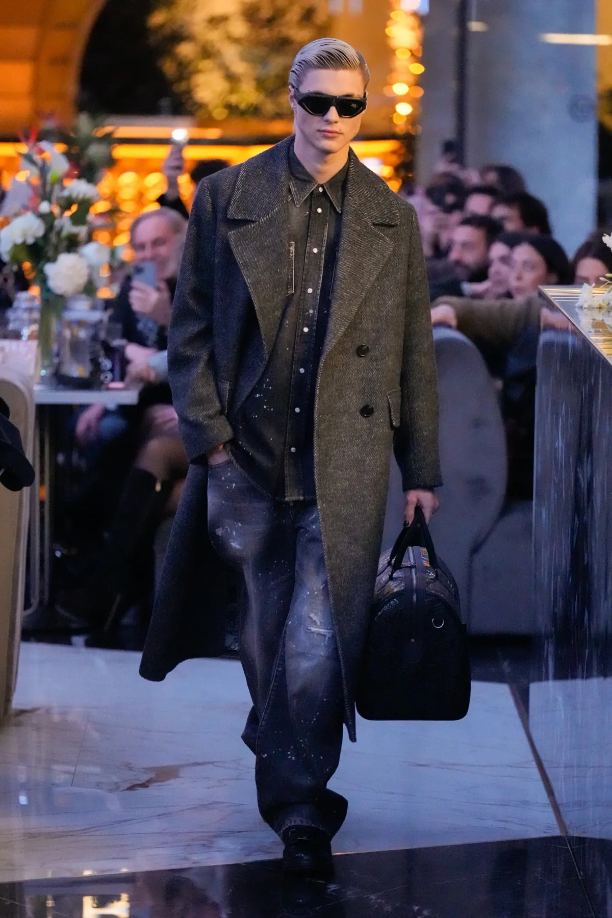 Philipp Plein Automne 2025 canalise la rébellion américaine avec des strass et des frasques