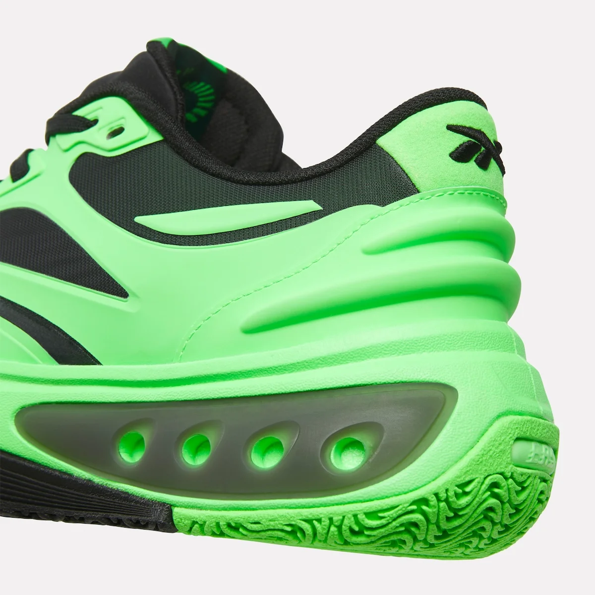 La basket Reebok Engine A « Solar Lime » arrive le 28 mars