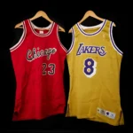 Deux maillots rares, portés par Michael Jordan et Kobe Bryant lors de leurs débuts, seront mis aux enchères chez Sotheby's