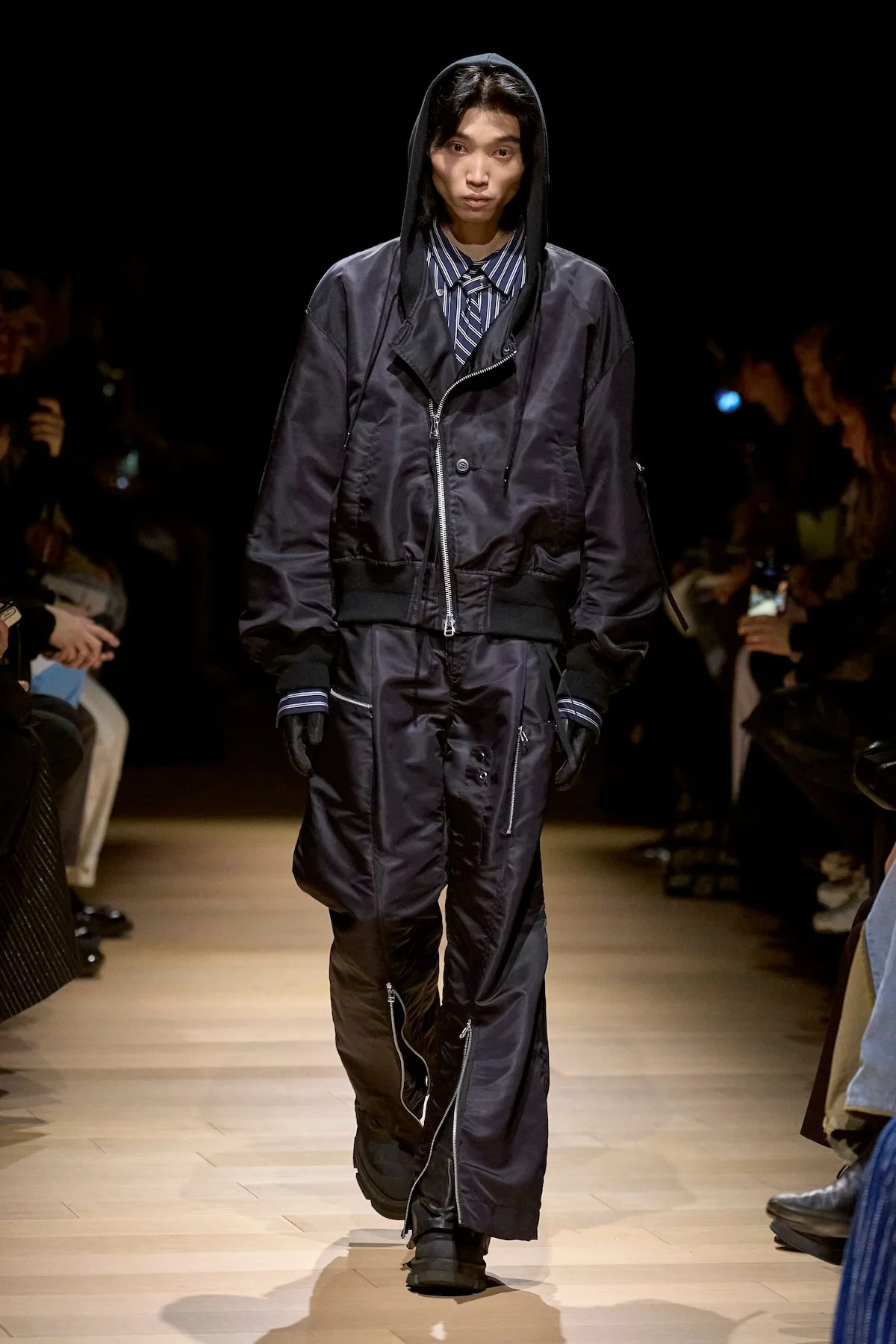 La collection automne 2025 de Tamme redéfinit le tailleur militaire avec audace et élégance