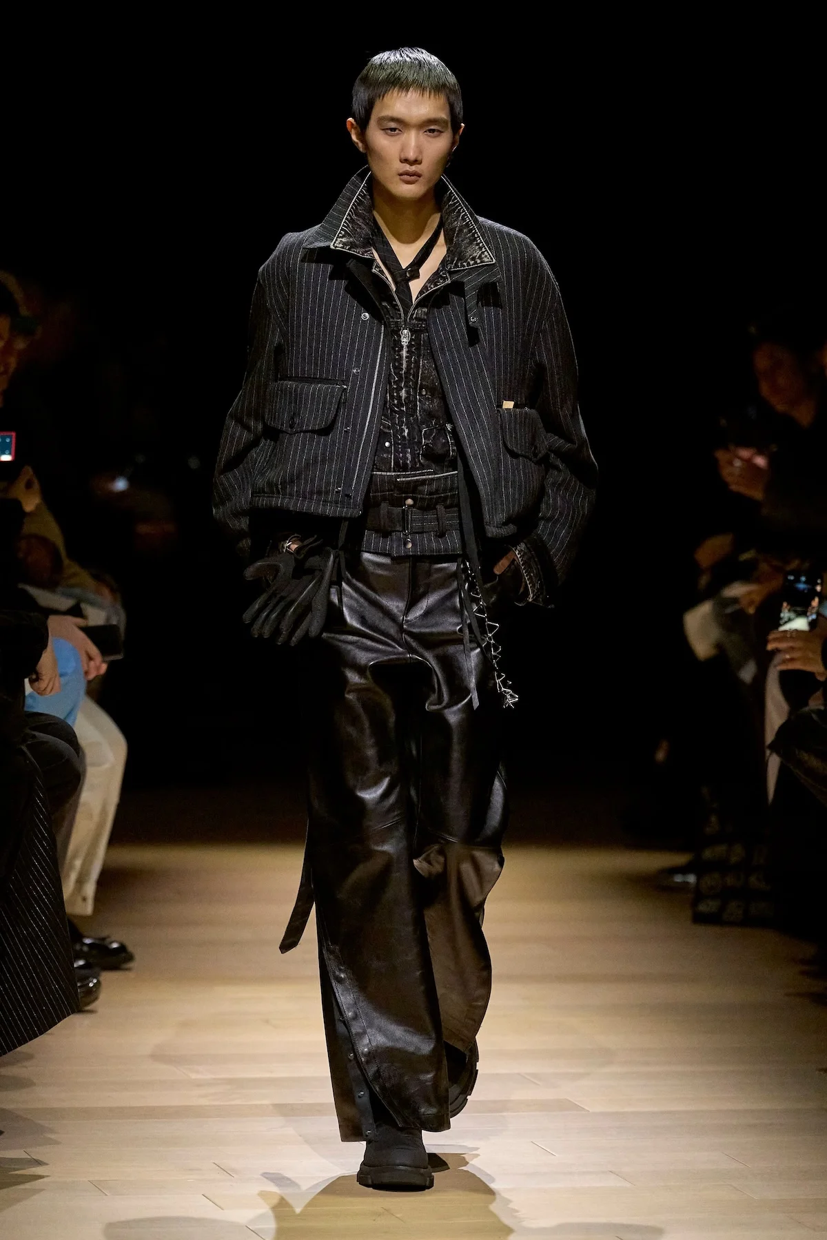 La collection automne 2025 de Tamme redéfinit le tailleur militaire avec audace et élégance